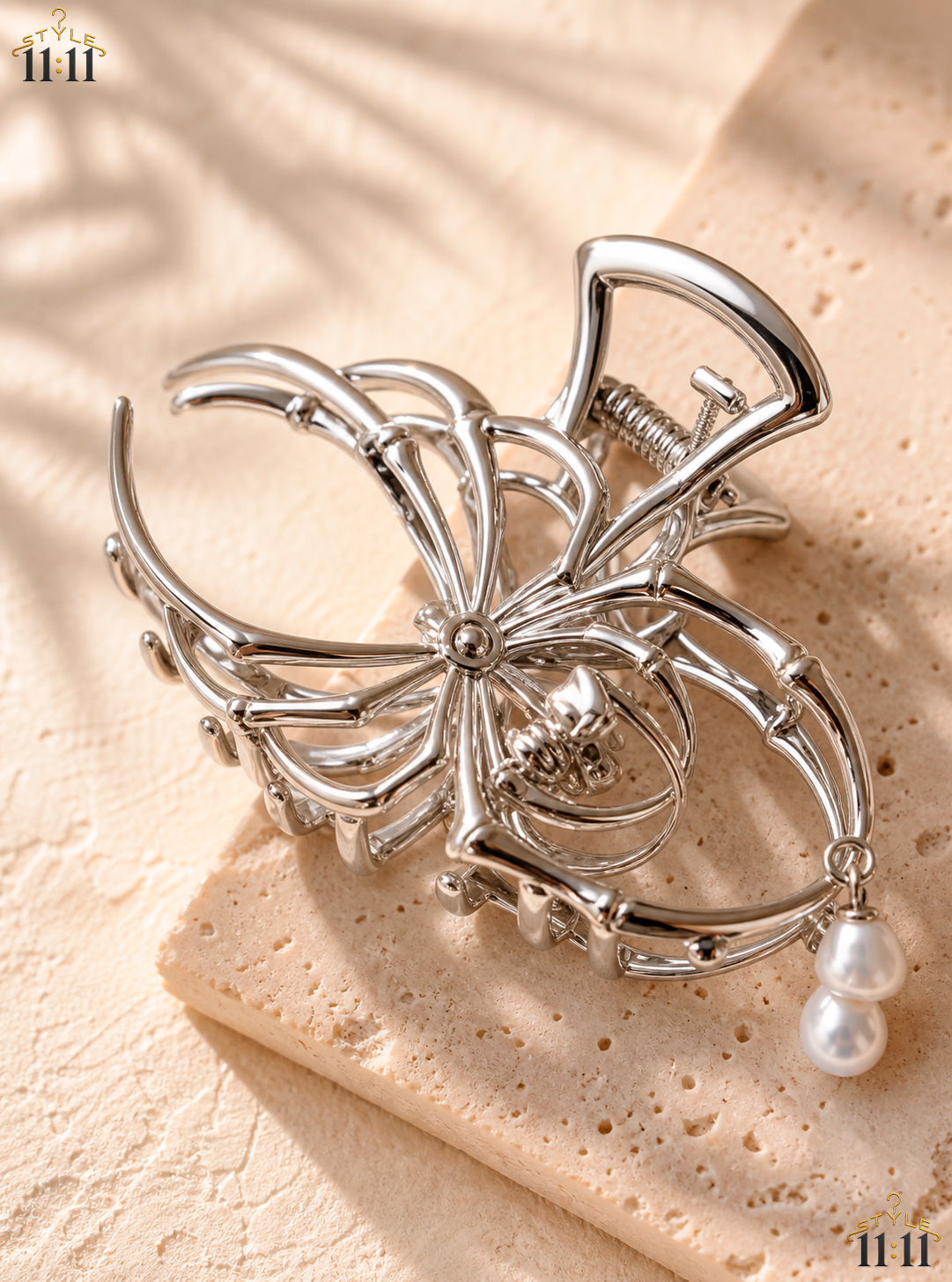 Clip Araña Gótica para Cabello 🕷️ $6 | Metal con Borla | Plateado