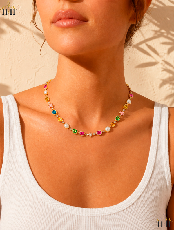 Collar Cruz con Pedrería de Colores ✝️ $15 | Único y Llamativo | Dorado