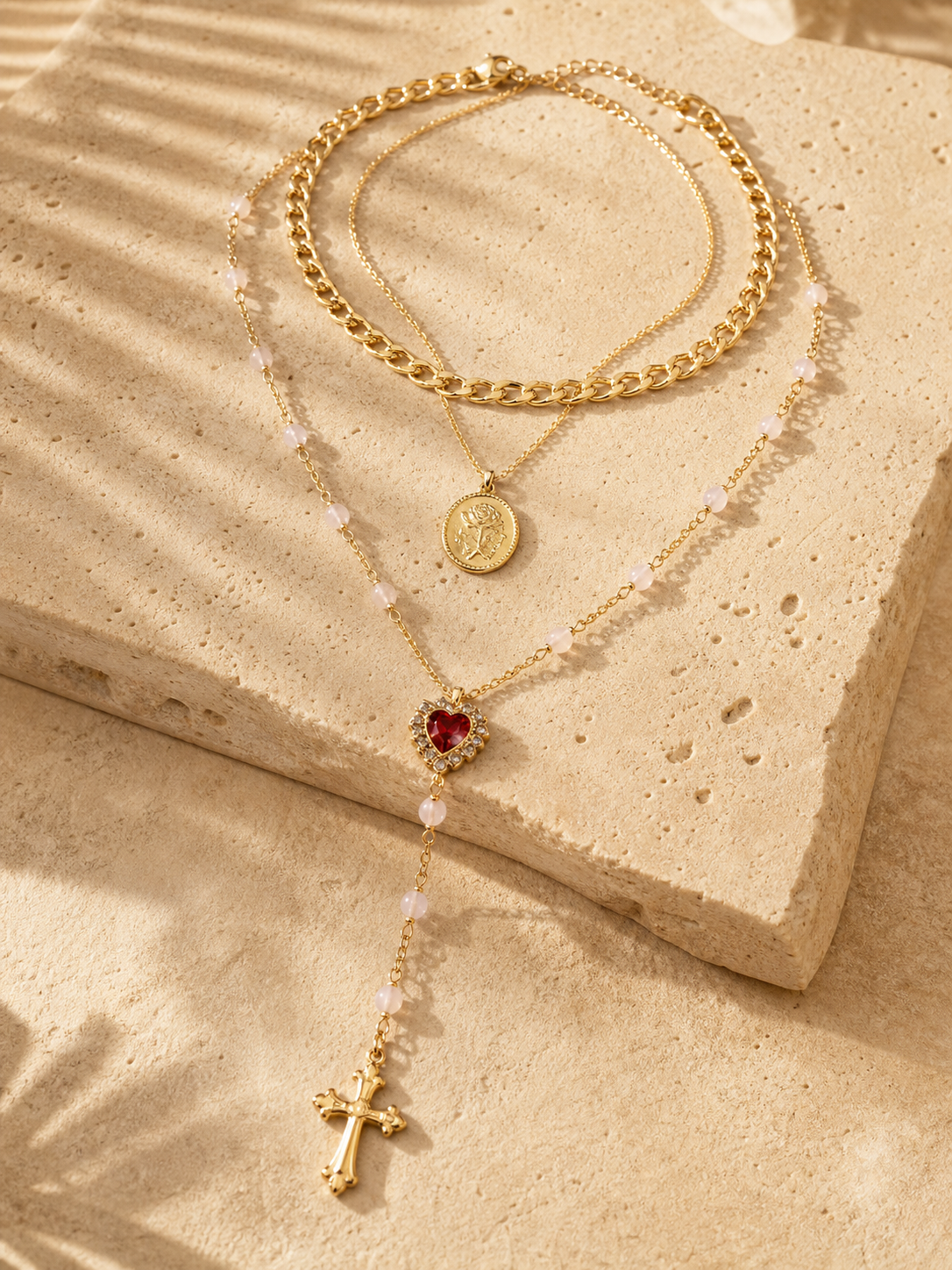 Collar Corazón y Cruz con Perlas 💛 $8 | En Capas Elegante | Dorado
